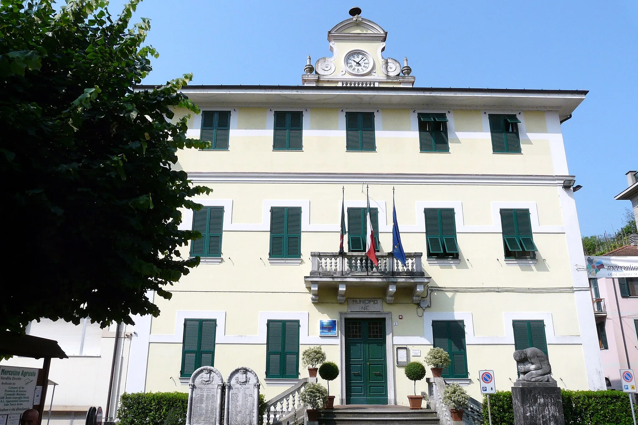 Photo showing: Municipio di Ne presso la sede comunale di Conscenti, Liguria, Italia