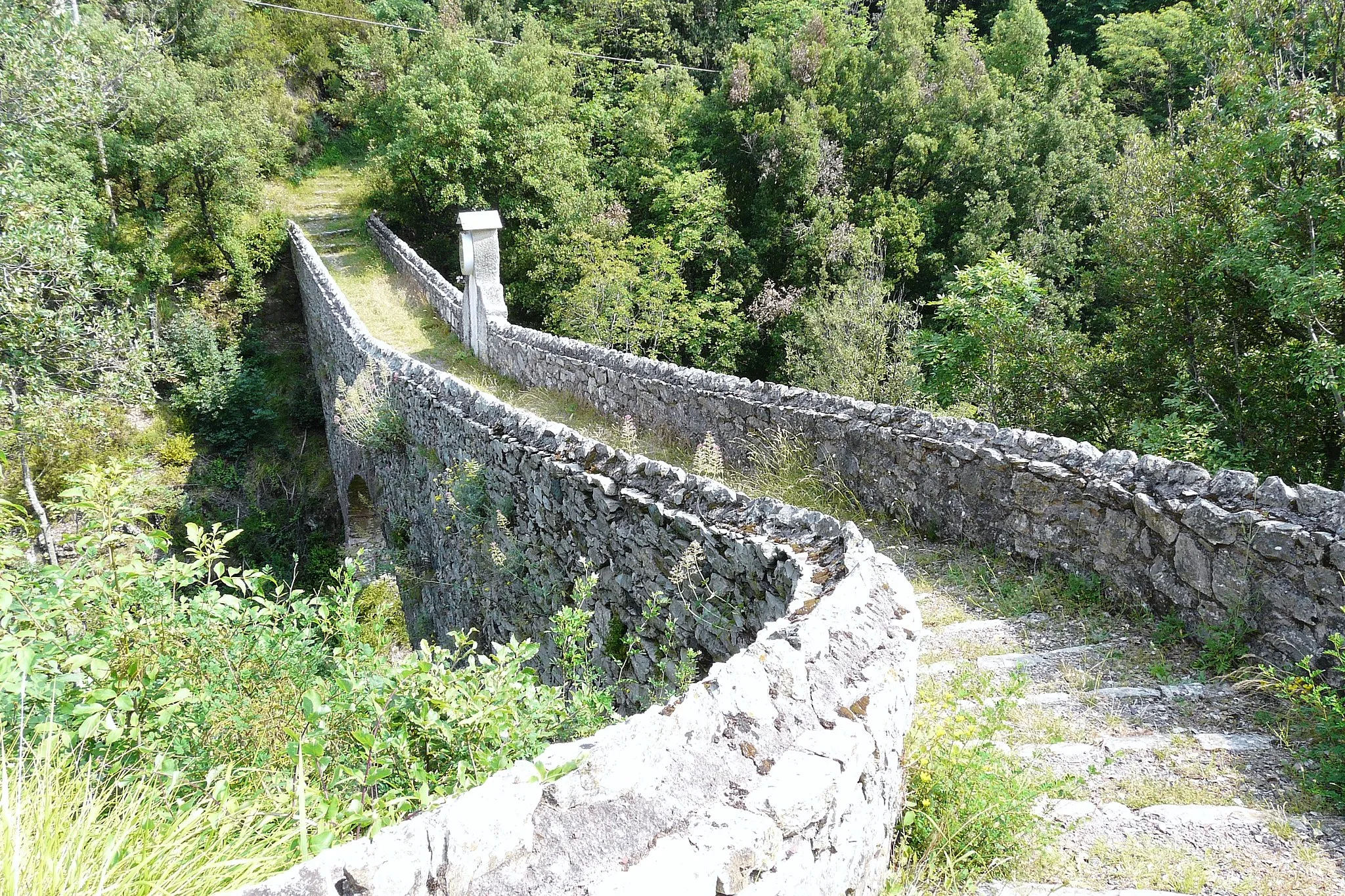 Photo showing: Ponte tra i borghi di Nascio e Cassagna, Ne, Liguria, Italia
