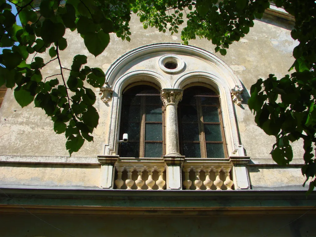 Photo showing: The church of San Romolo, facade detail