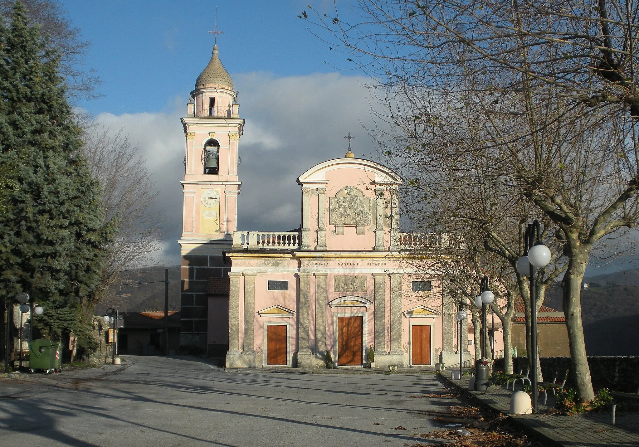 Photo showing: La chiesa della Natività di Maria a Valleregia /Serra Riccò. Genova)
Foto propria
Novembre 2009

Licensing
Categoria:Serra Riccò