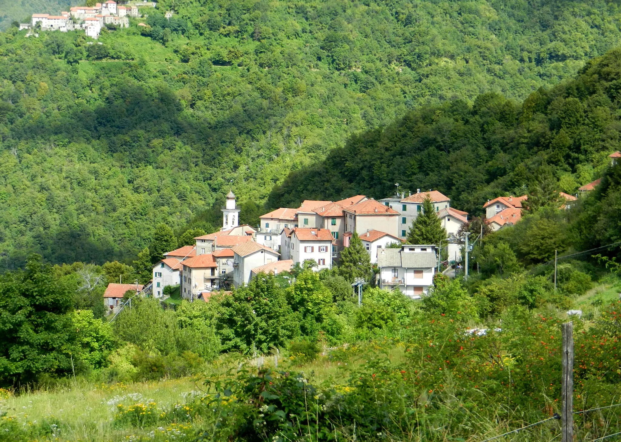 Photo showing: Valbrevenna (province of Genoa, Italy), view of the village of Carsi