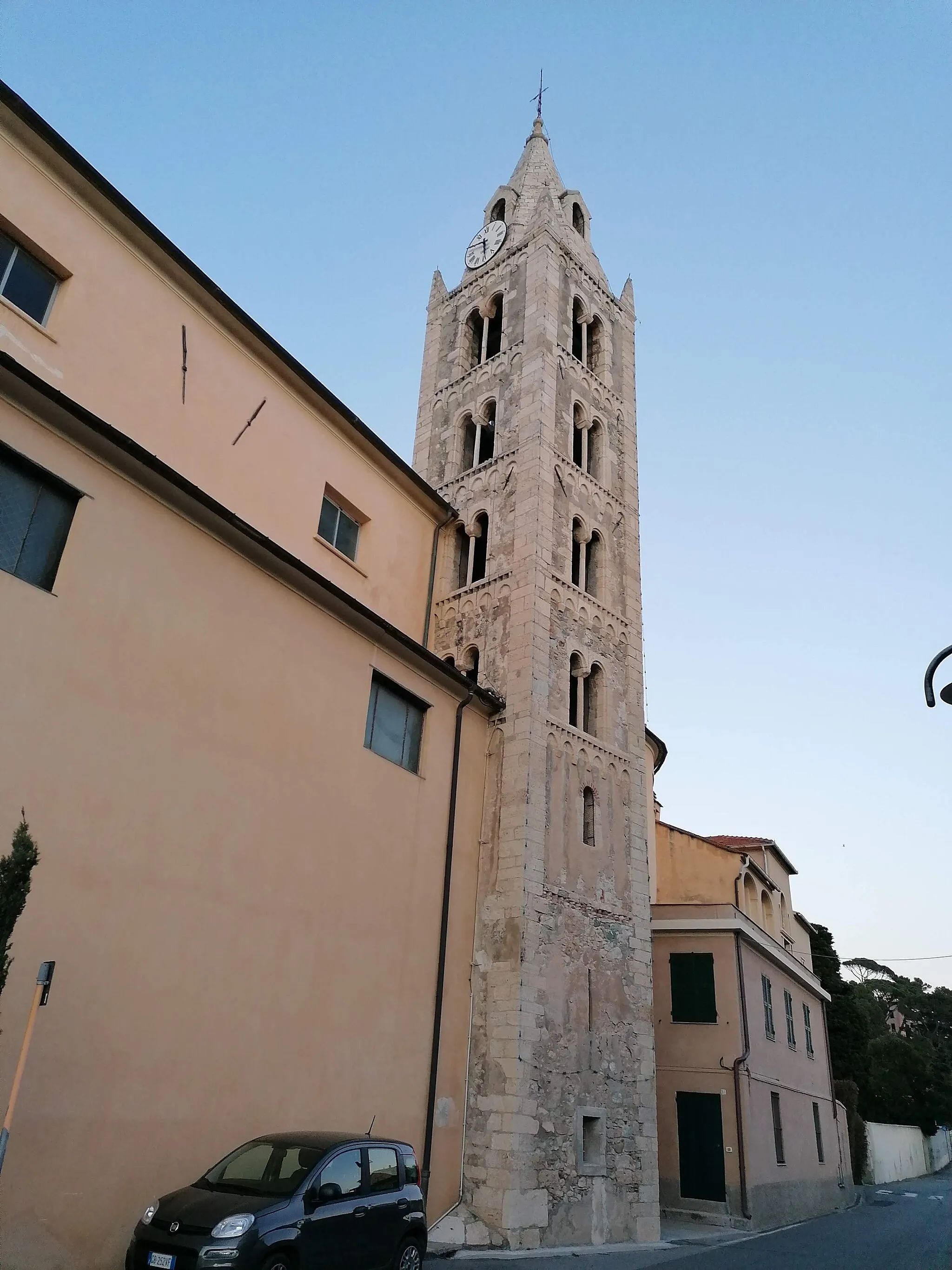 Photo showing: Il campanile della Chiesa di Santa Maria a Finalpia (Finale Ligure).