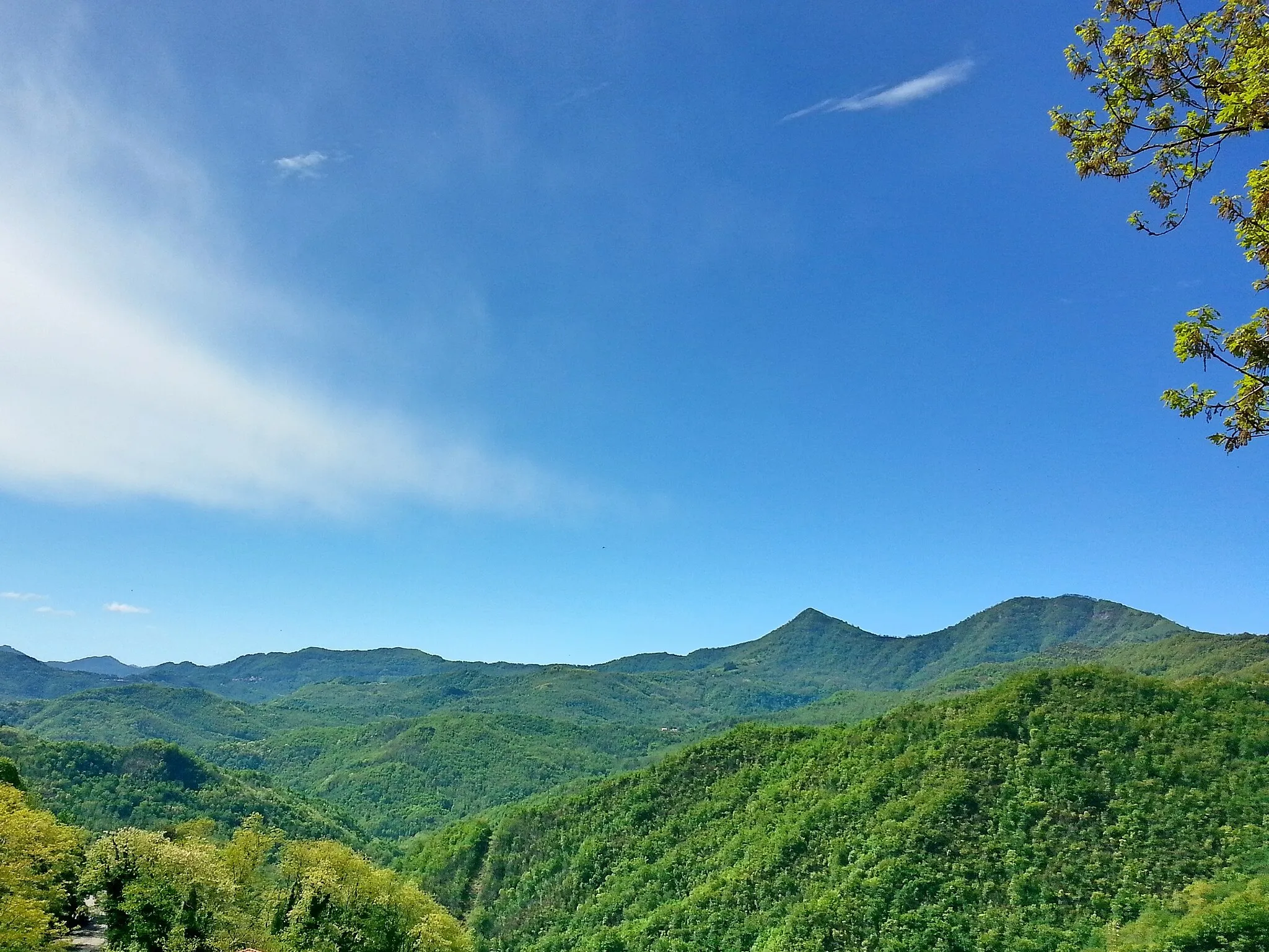 Photo showing: I monti Croce dei Fo' e Bado a destra visti dalla strada dell'Incisa di Boasi