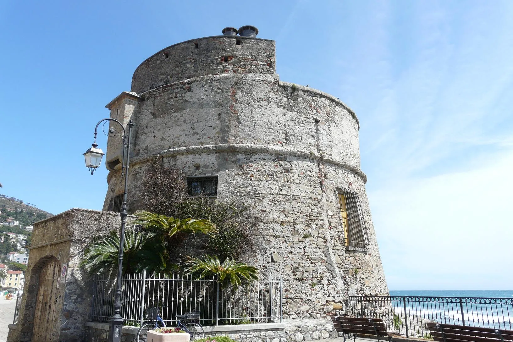 Photo showing: Il Torrione di Alassio, Liguria, Italia