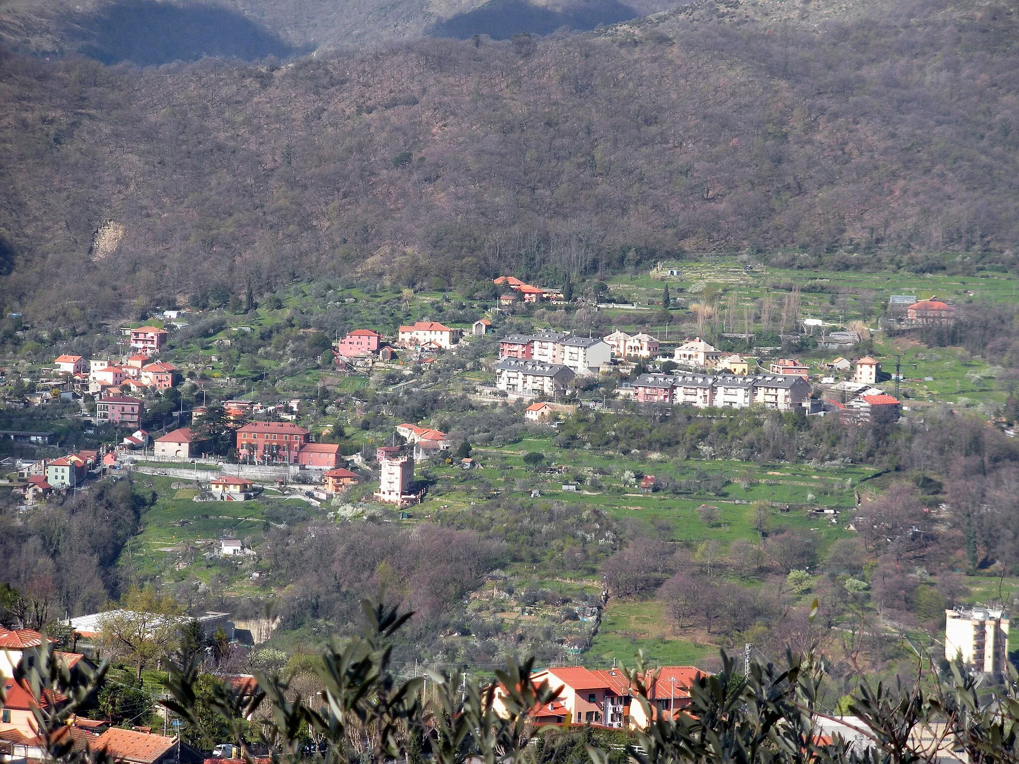 Photo showing: Panorama di Pino Sottano (Molassana, quartiere di Genova)