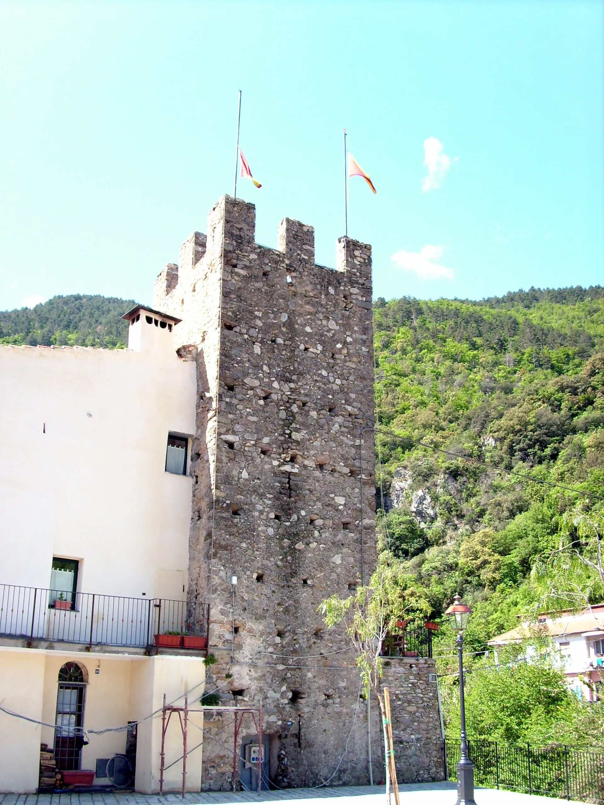 Photo showing: Torre medievale presso Zuccarello, Liguria, Italia