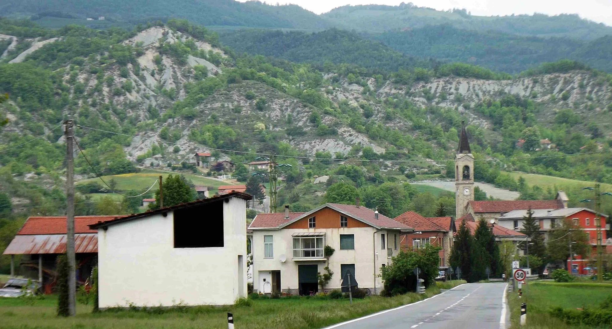 Photo showing: Merana (AL, Italy): panorama from the national road nr.29 del Colle di Cadibona