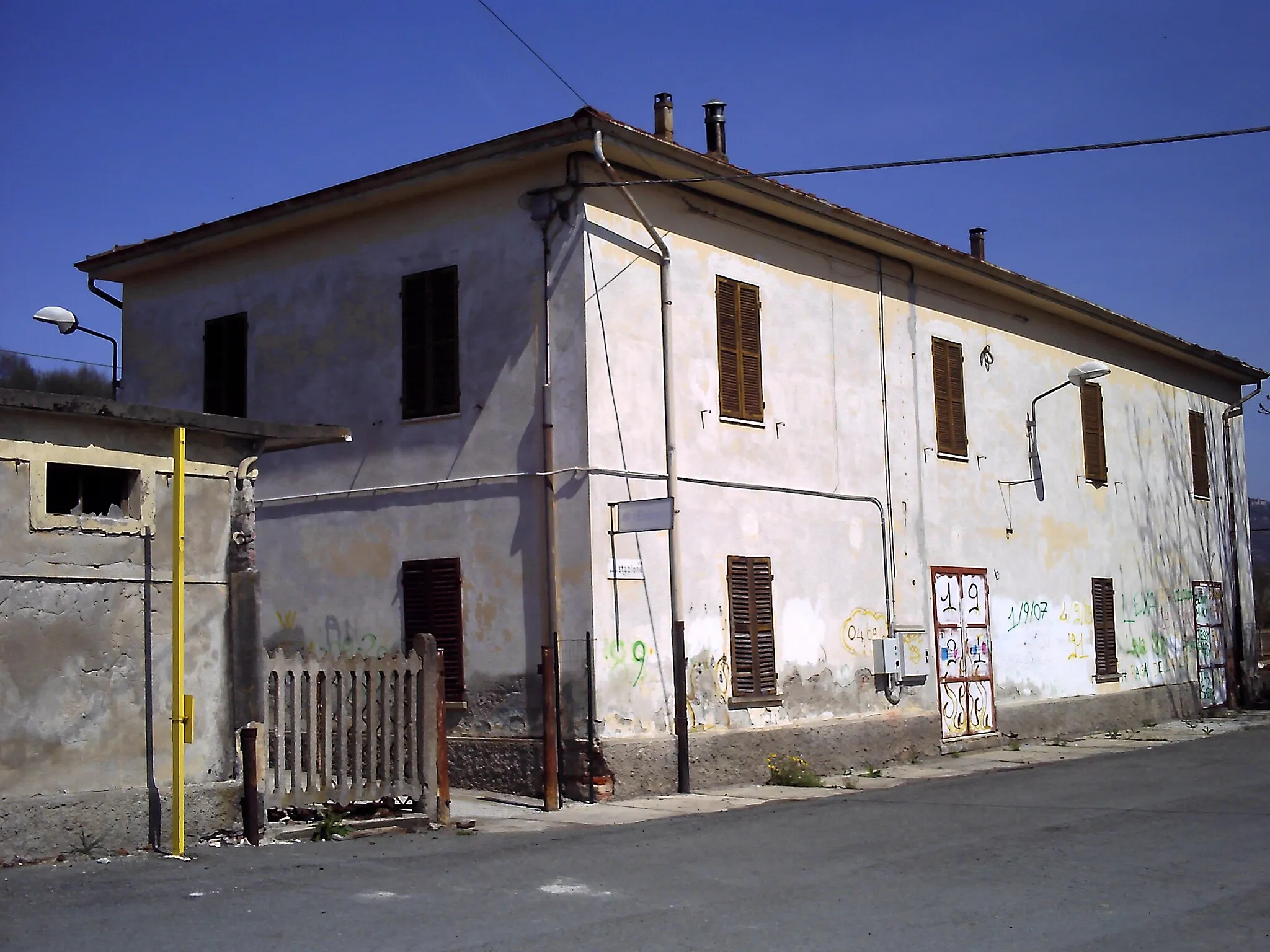 Photo showing: La stazione di Mombaldone-Roccaverano (AT), Italia.