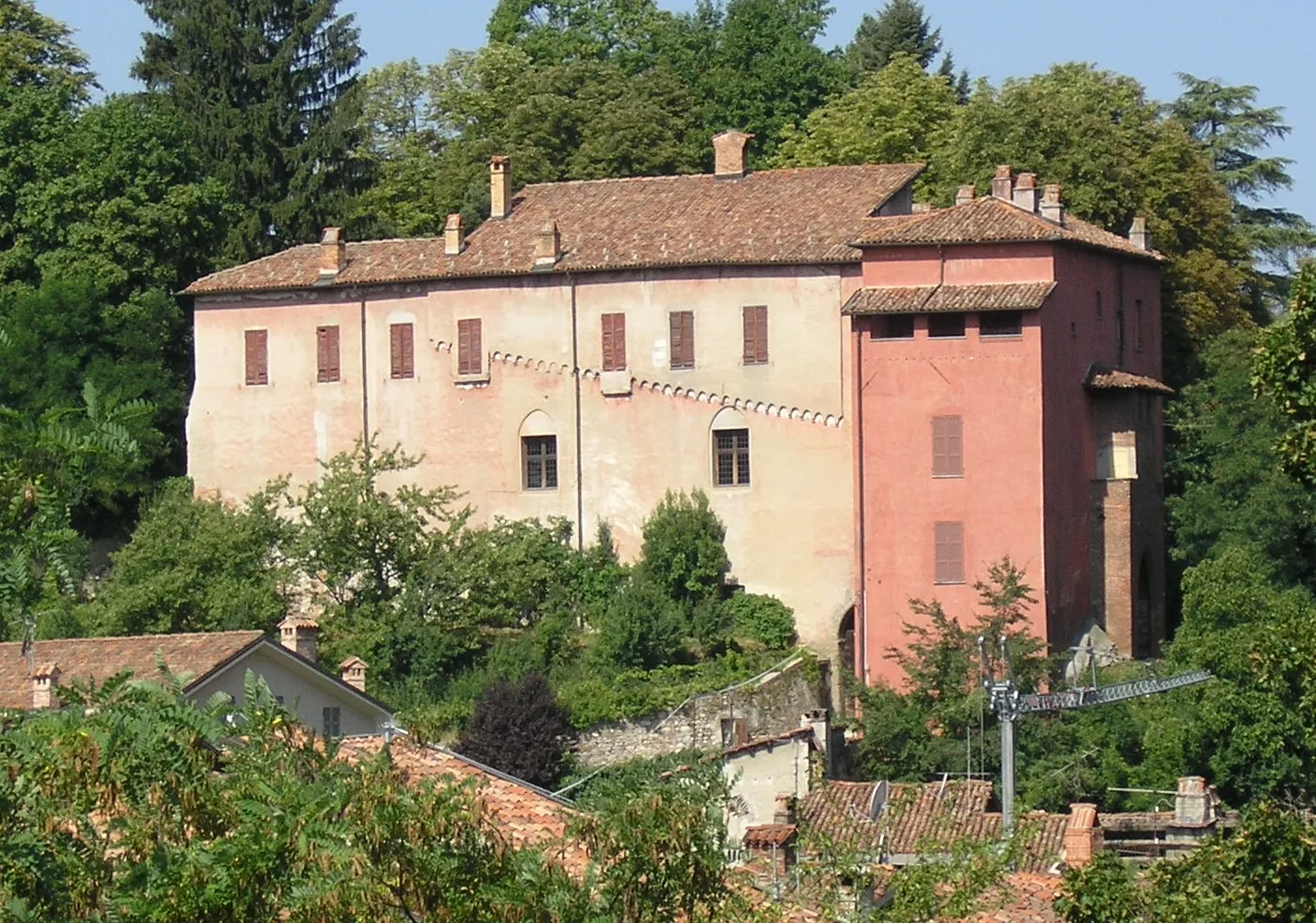 Photo showing: Picture of the red castle, residence of the marquis of Ceva (Italy)