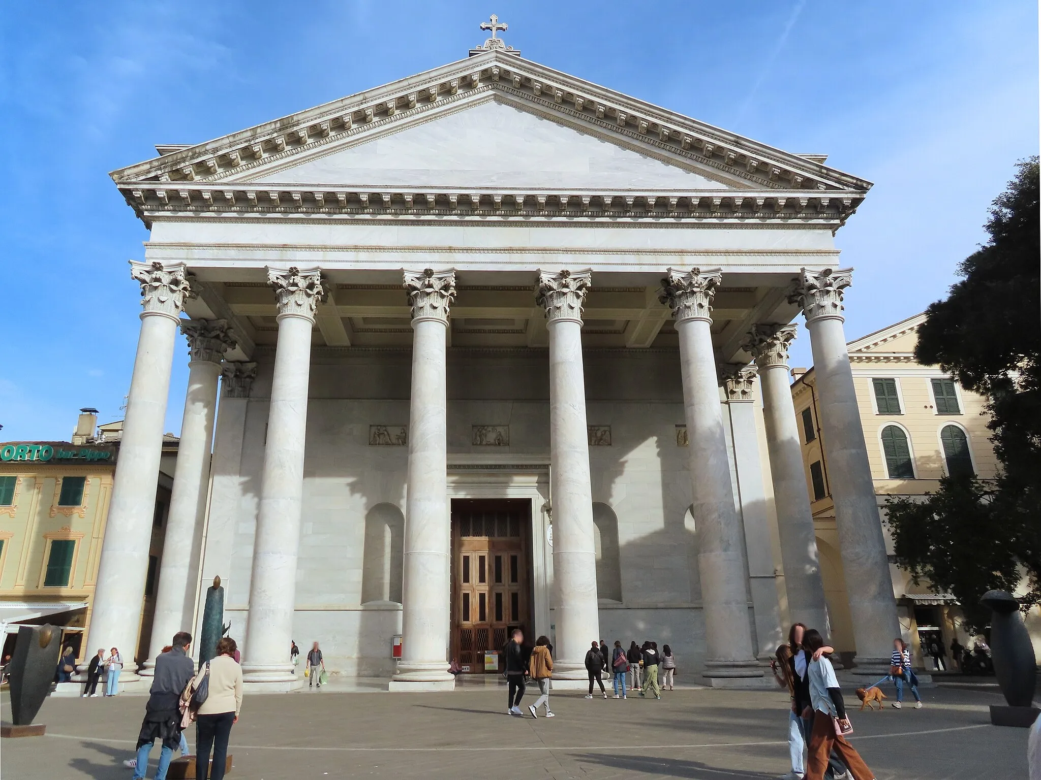 Photo showing: Facciata della cattedrale di Nostra Signora dell'Orto