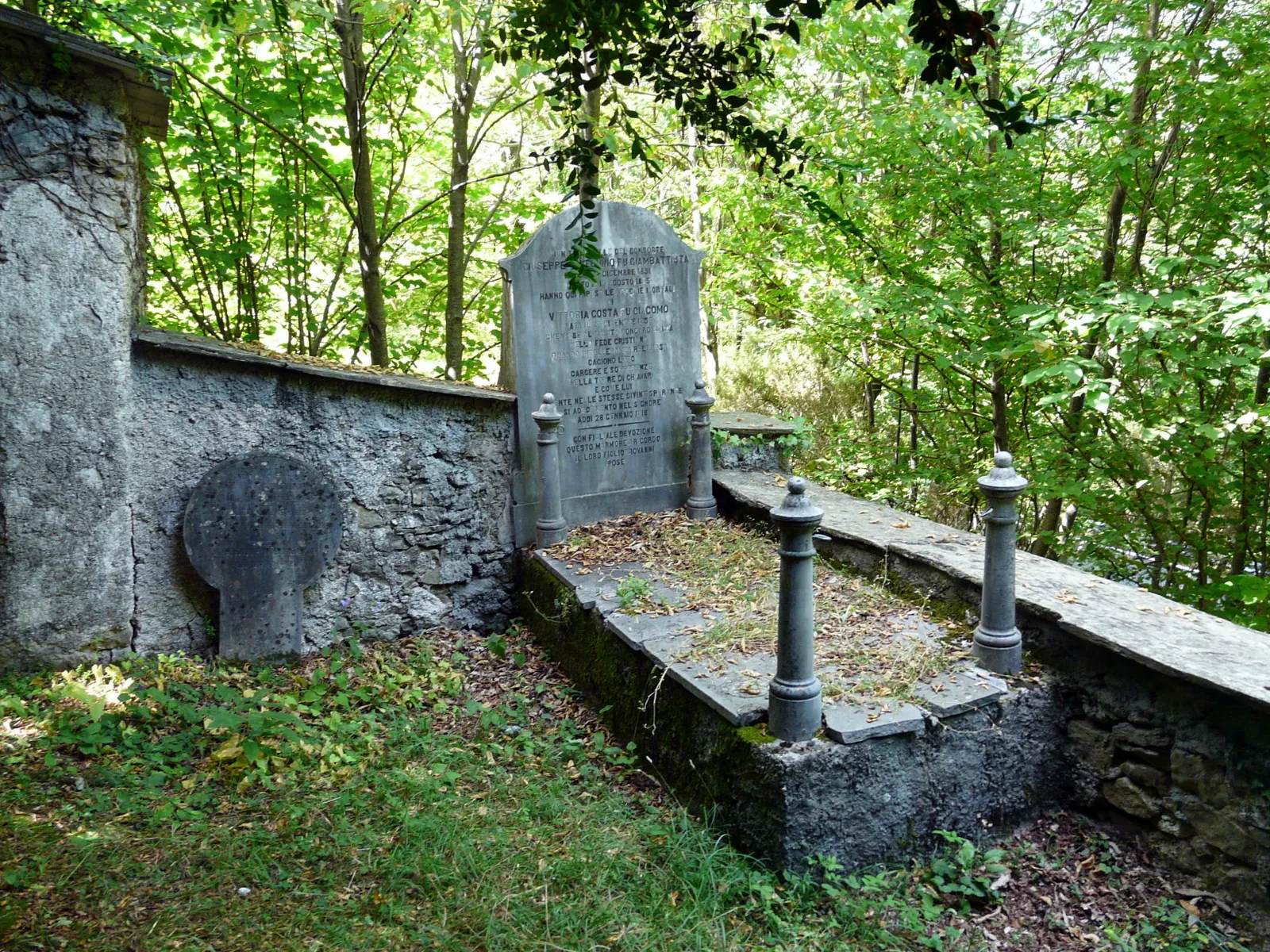 Photo showing: Cimitero dell'ottocentesca comunità valdese, Castello, Favale di Malvaro, Liguria, Italia