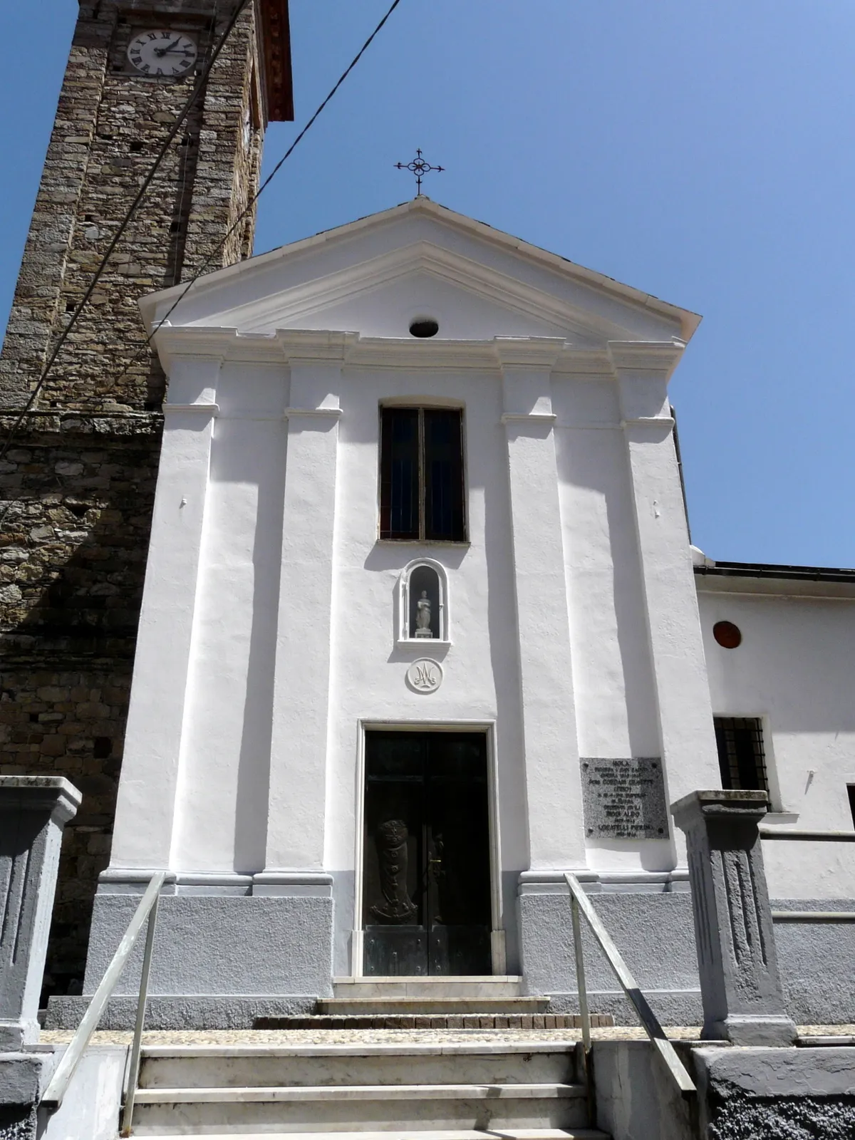 Photo showing: La facciata della chiesa di San Matteo, Isola, Rovegno, Liguria, Italia