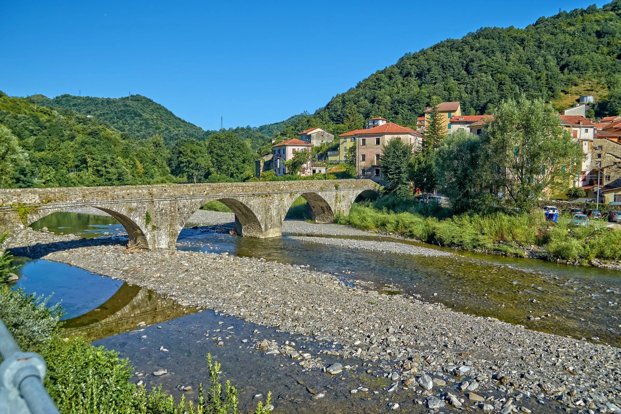 Photo showing: Montebruno, il ponte vecchio sul Trebbia
