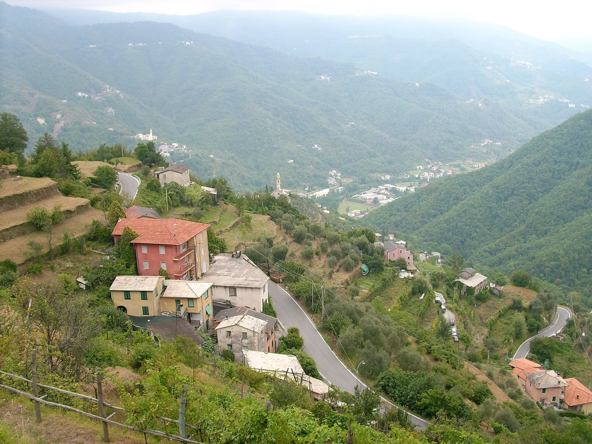 Photo showing: Panorama di Coreglia Ligure, Liguria, Italia