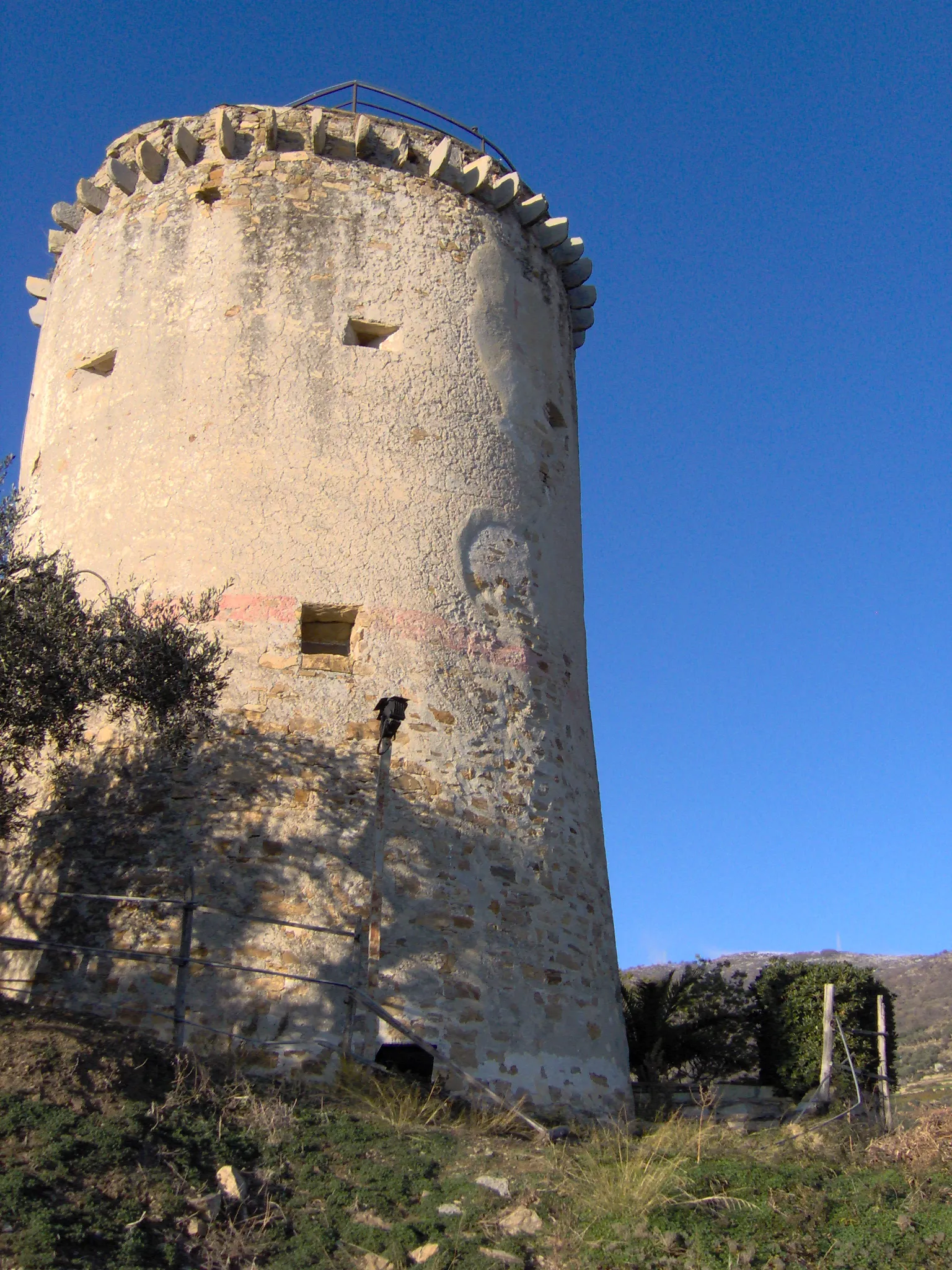 Photo showing: Torre XVI secolo a Pompeiana (IM) per avvistamento e difesa dalle incursioni dei pirati barbareschi.