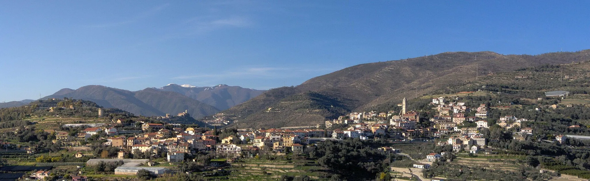 Photo showing: Panorama di Pompeiana dalla regione Sanstevi (Santo Stefano al Mare)