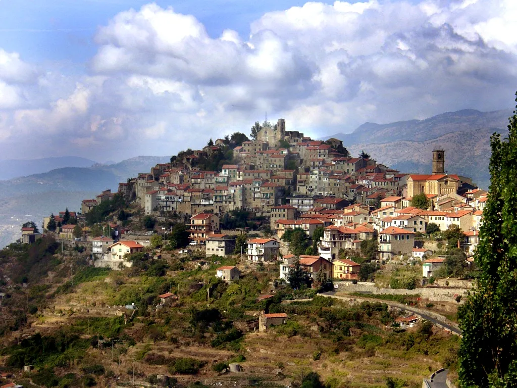 Photo showing: Ligurian village  20 km inland of San Remo on the Italian Riviera