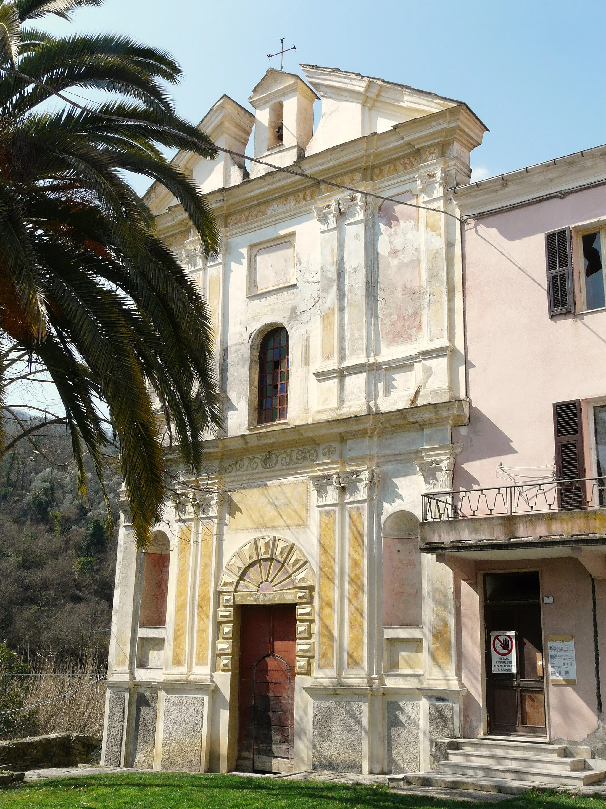 Photo showing: Ex oratorio presso la chiesa di San Giovanni del Groppo, Prelà, Liguria, Italia