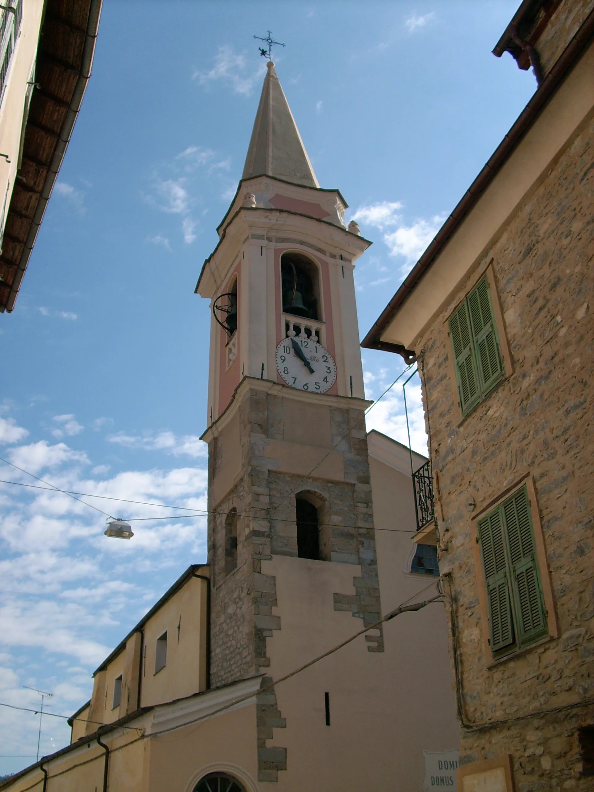 Photo showing: Campanile della chiesa di Santa Maria Maddalena di Vessalico, Liguria, Italia