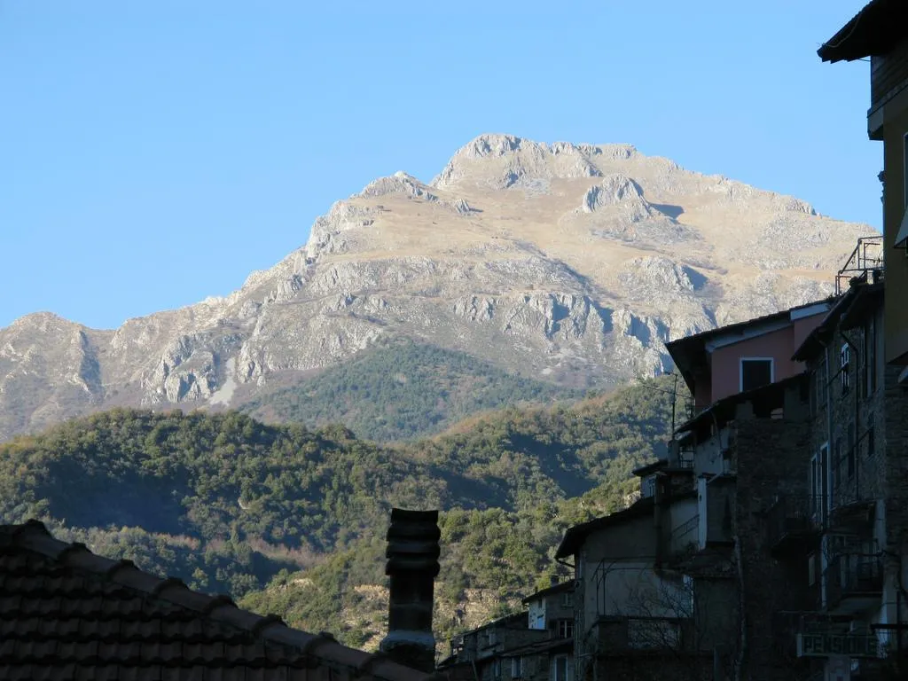 Photo showing: Montagna a Castel Vittorio, Liguria, Italy