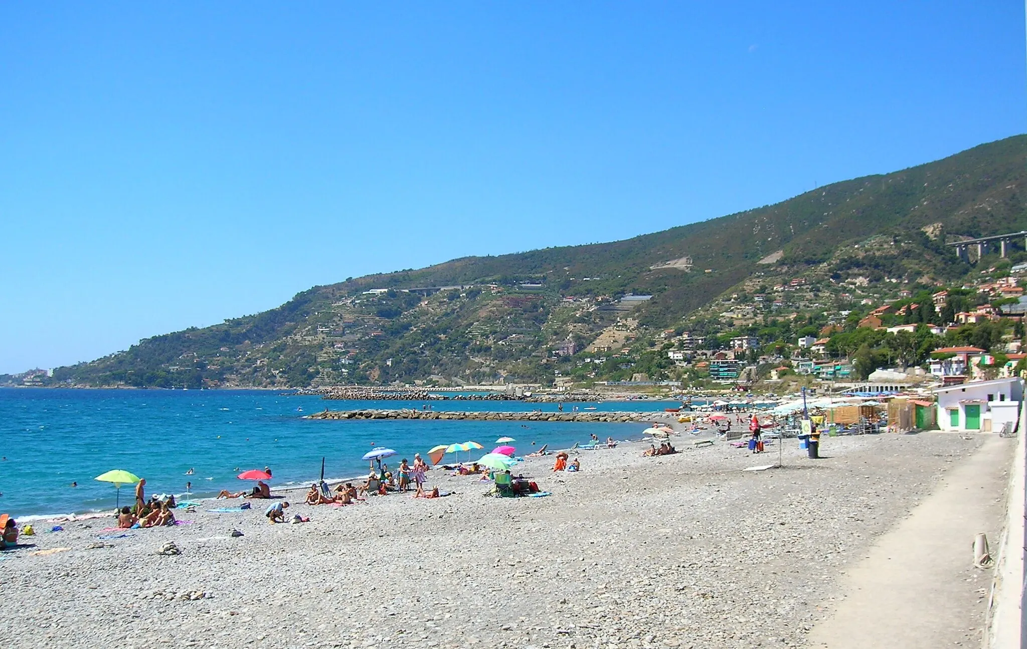 Photo showing: spiaggia di Ospedaletti, Liguria, Italia.