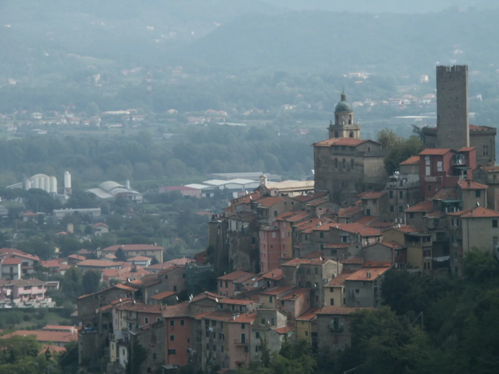 Photo showing: The Arcola village in the province of La Spezia