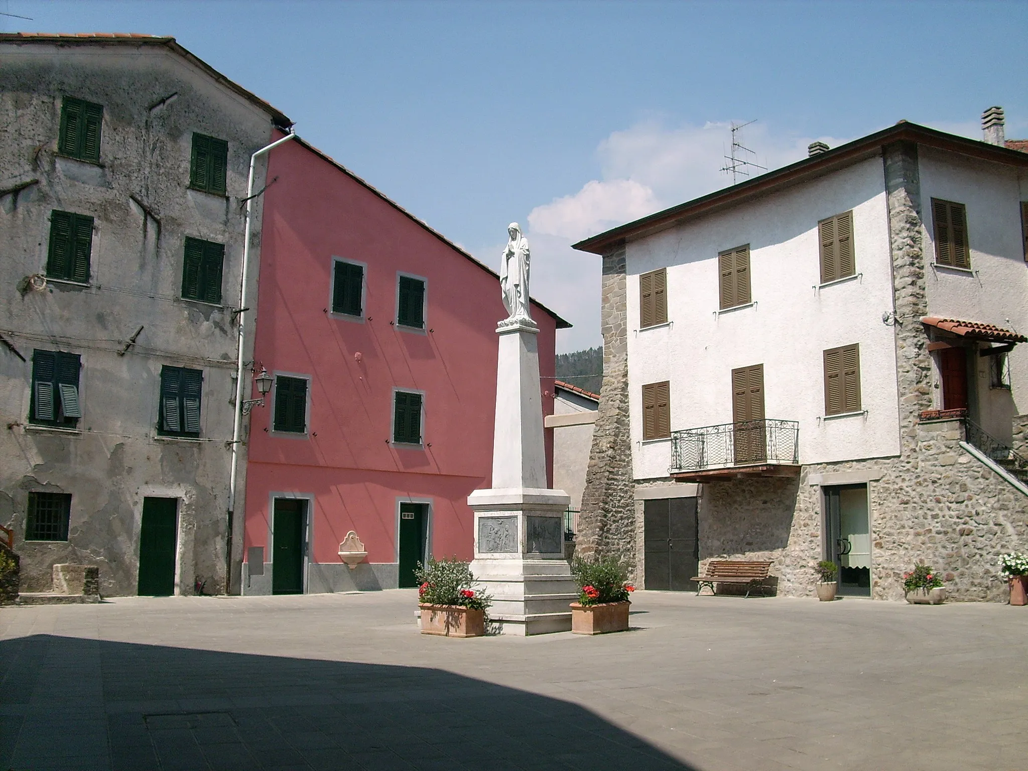 Photo showing: Piazza del centro storico di Brugnato, Liguria, Italia