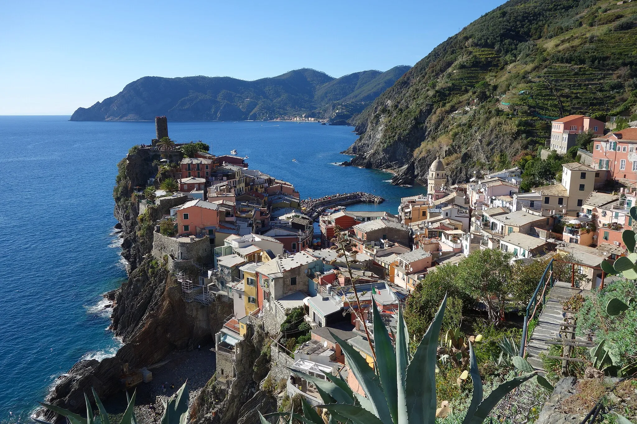 Photo showing: View of Vernazza facing north west.