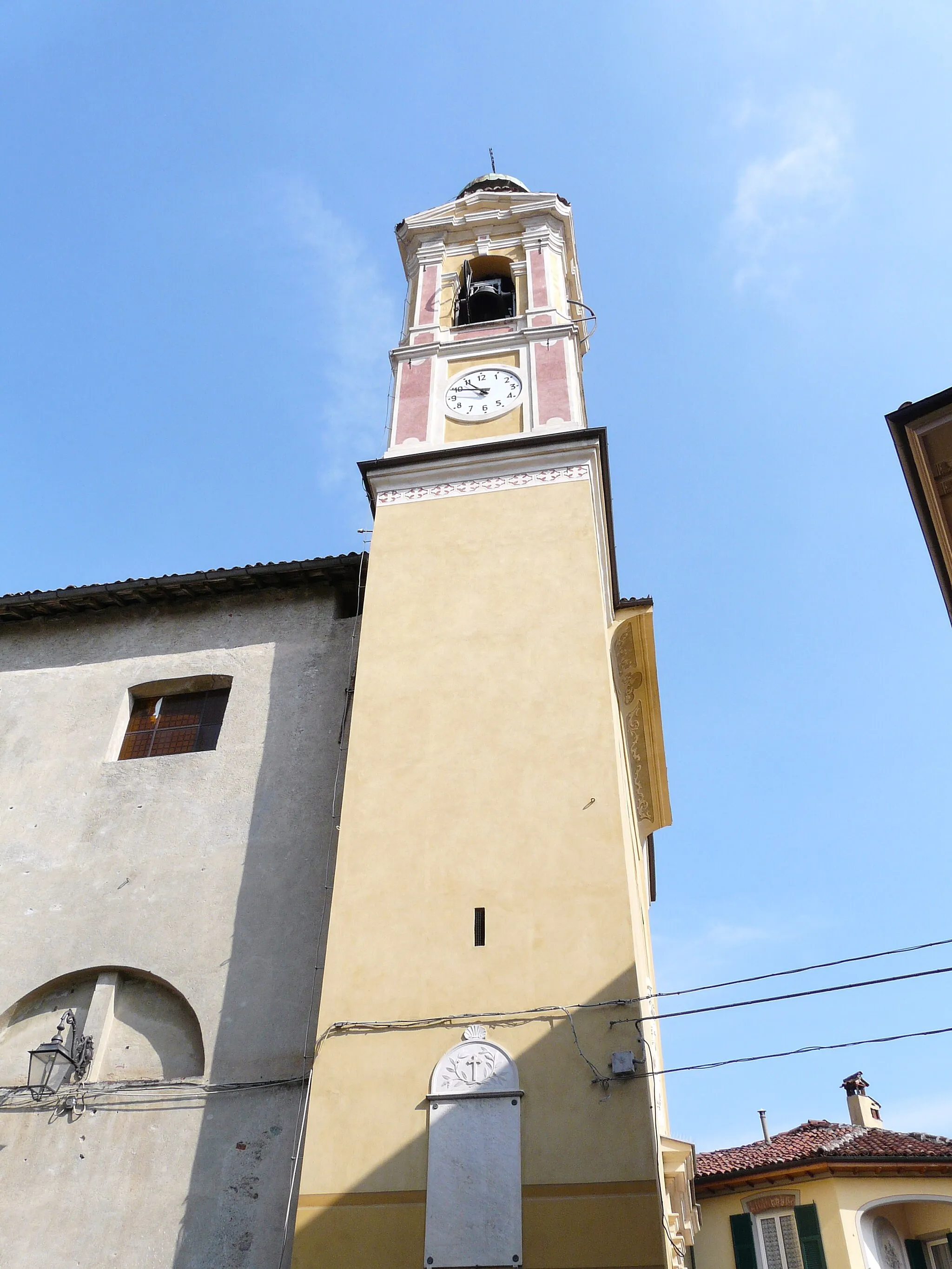 Photo showing: Campanile della chiesa di San Nicola, Mallare, Liguria, Italia