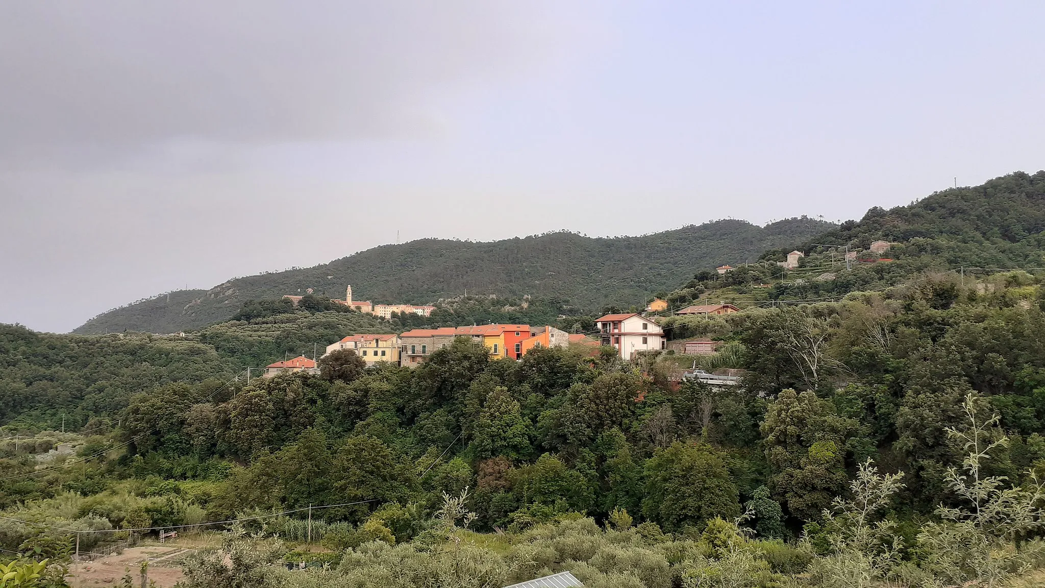 Photo showing: A frasiùn de San Michê vista da San Luensu, cun ascì A Còsta de Sutta