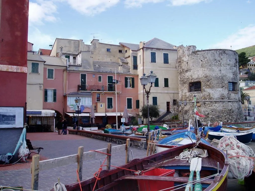 Photo showing: Scorcio di Laigueglia, Liguria, Italia