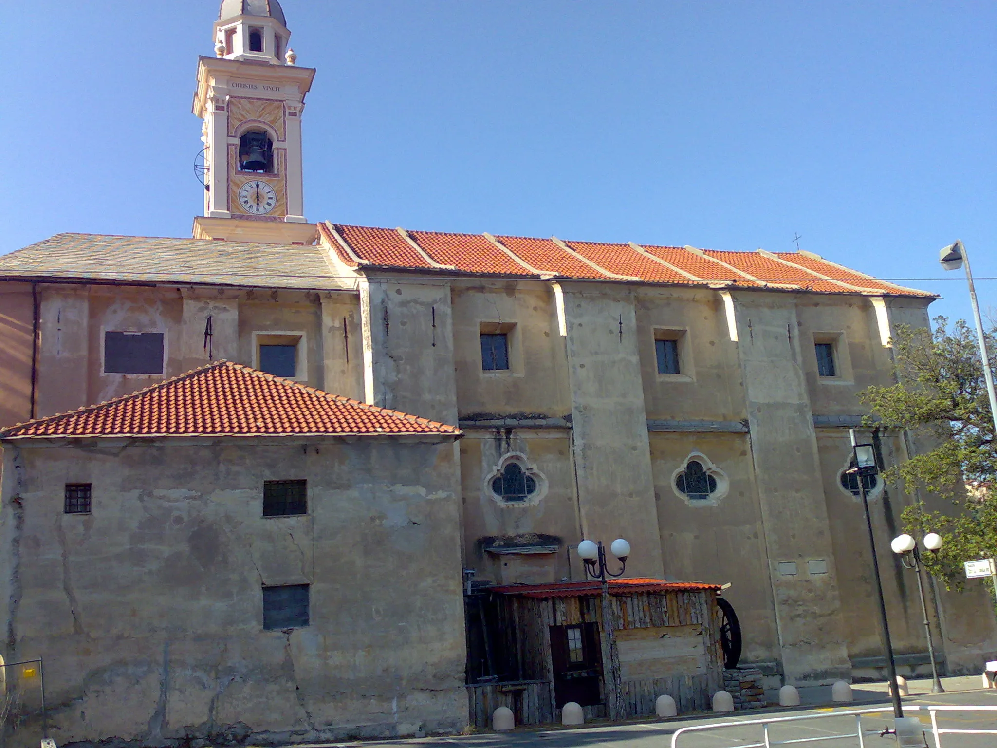 Photo showing: Chiesa parrocchiale di San Maurizio della frazione di Segno del comune di Savona