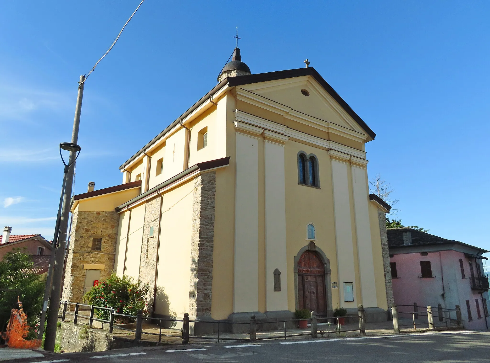 Photo showing: Facciata e lato ovest della chiesa di San Bernardino da Siena