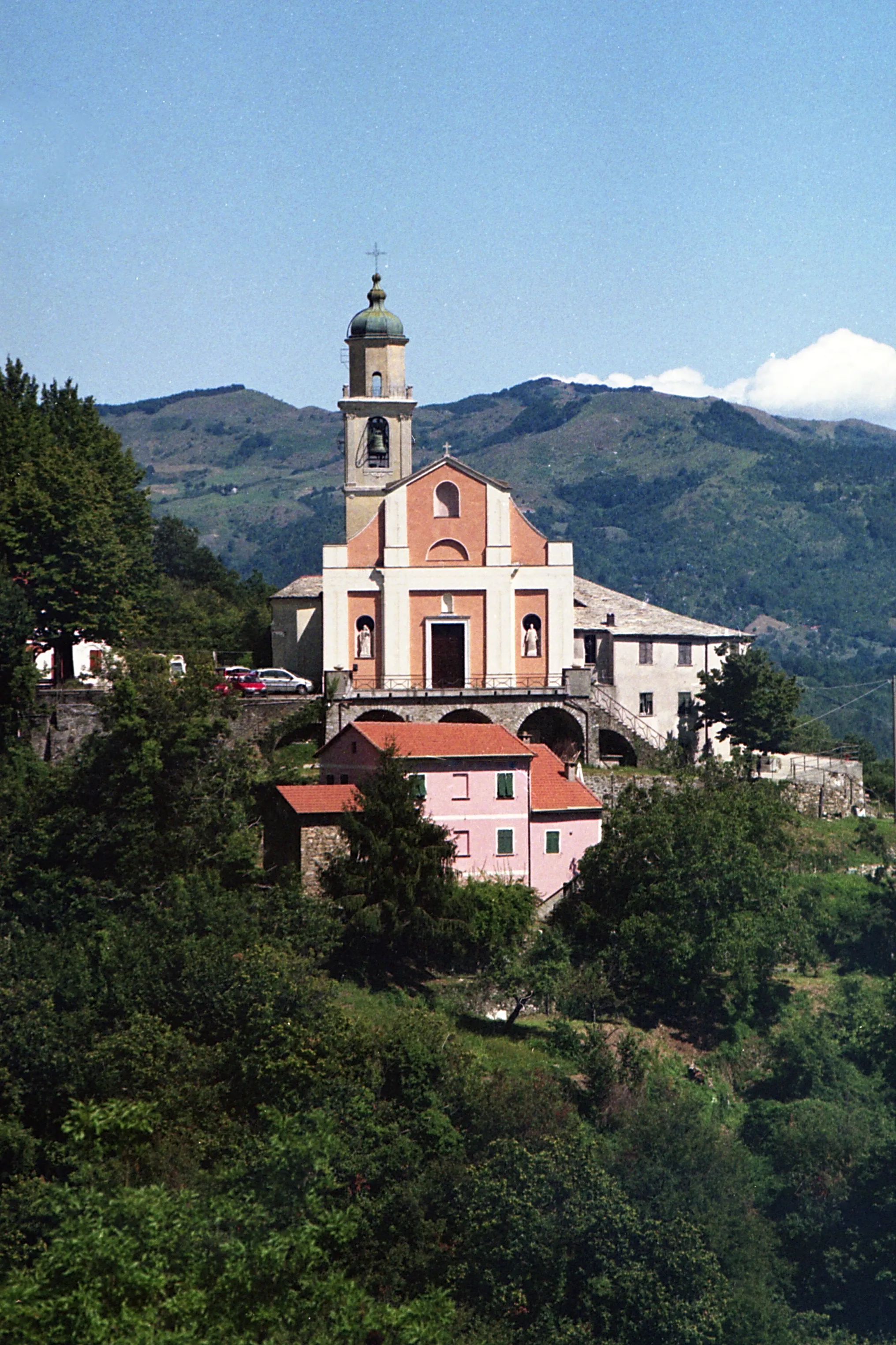 Photo showing: Chiesa di San Pietro presso la frazione di Comuneglia, nel comune di Varese Ligure (SP), Italia.