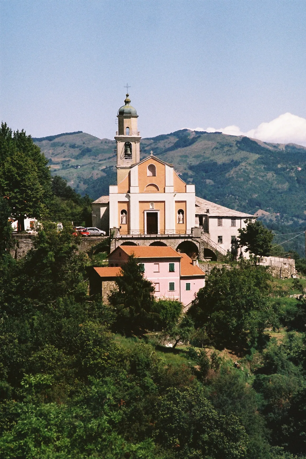 Photo showing: La chiesa di San Pietro presso la frazione di Comuneglia