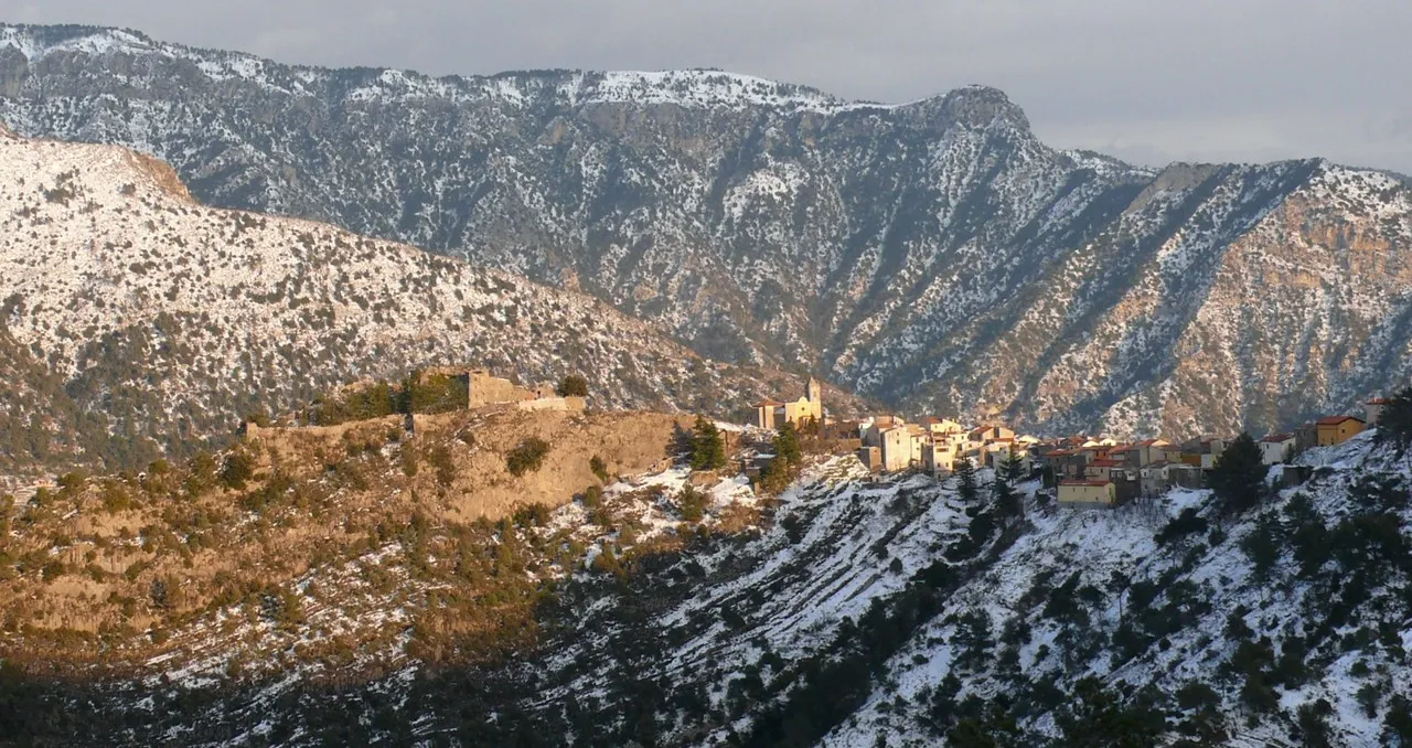 Photo showing: Piene Haute and its castle
