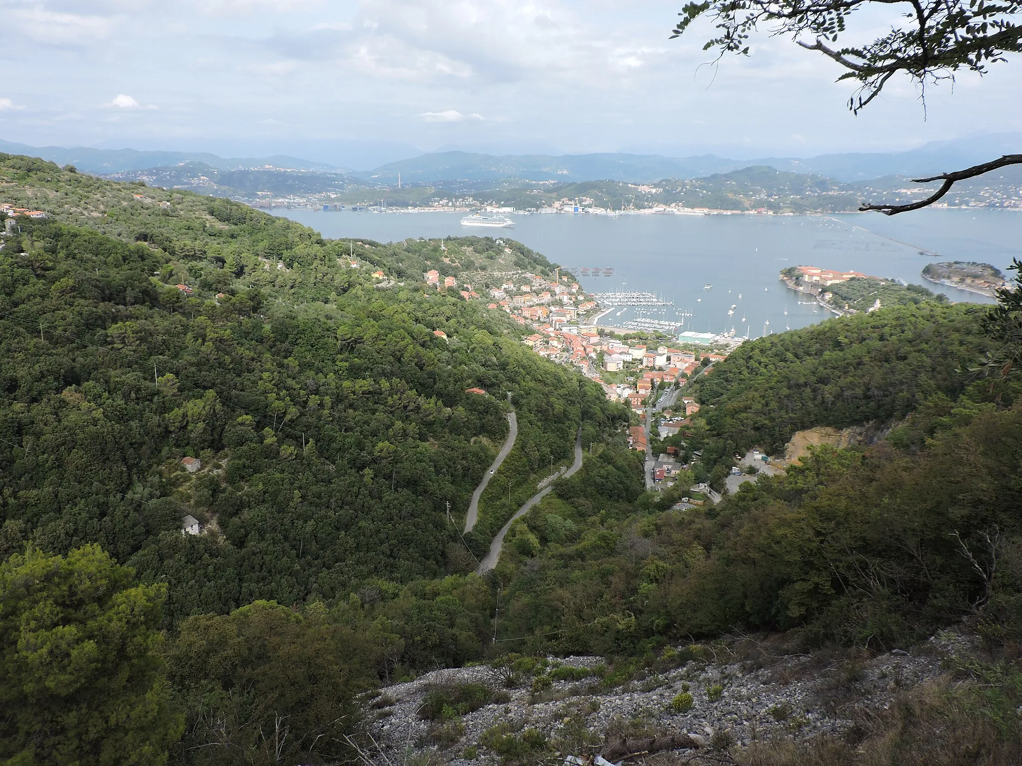 Photo showing: Porto Venere, Le Grazie e il golfo dei poeti dalla cava sul Monte Muzzerone