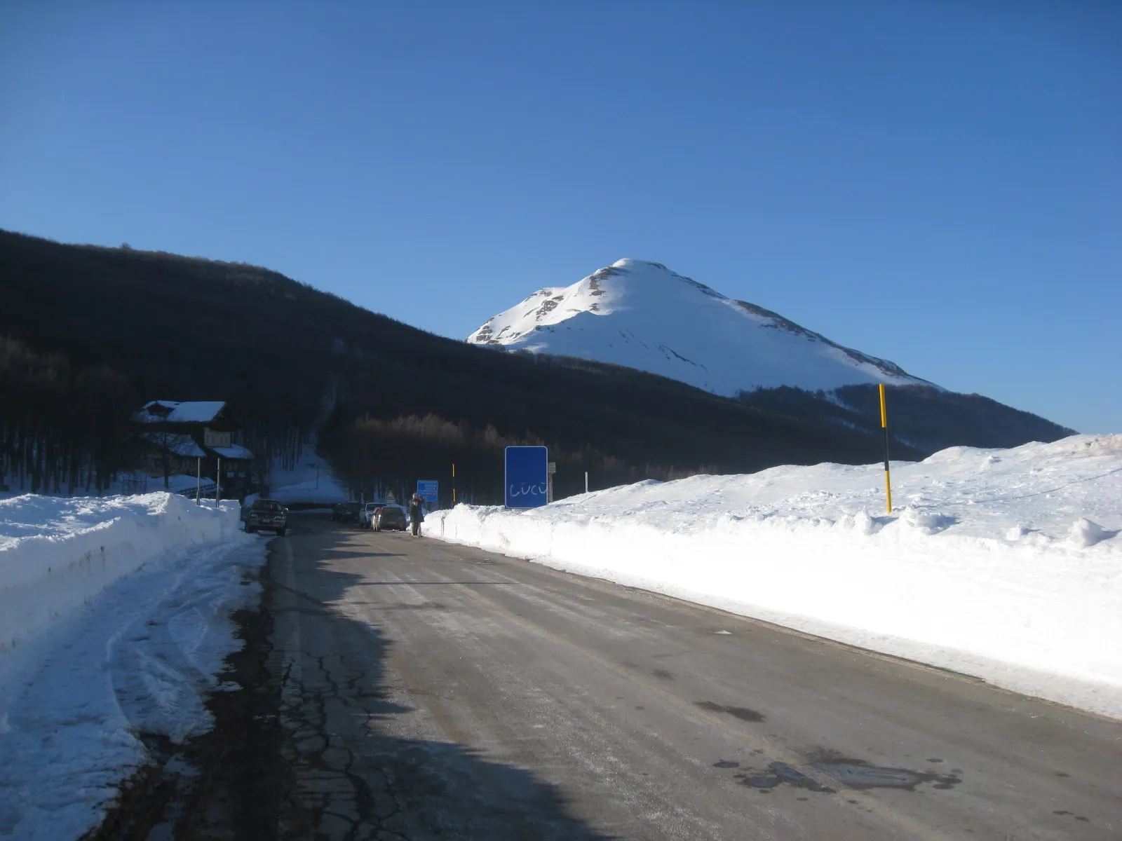 Photo showing: Passo di Pradarena con rifugio sulla sinistra e in fondo il monte Cavalbianco