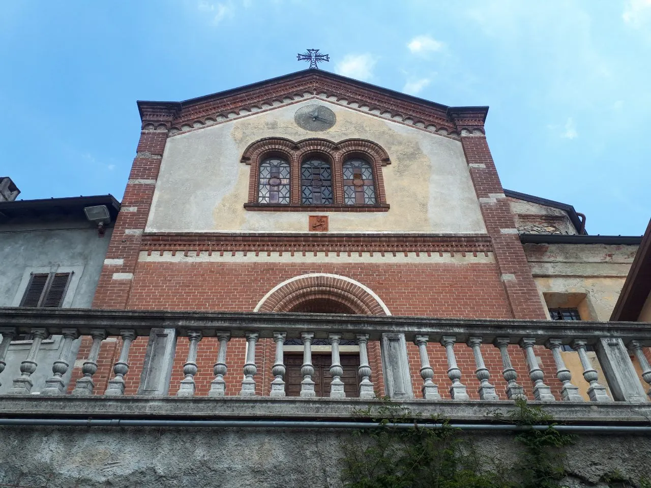 Photo showing: La chiesa dei Santi Cosma e Damiano in località Osmate, nel comune di Cadrezzate con Osmate, in provincia di Varese.