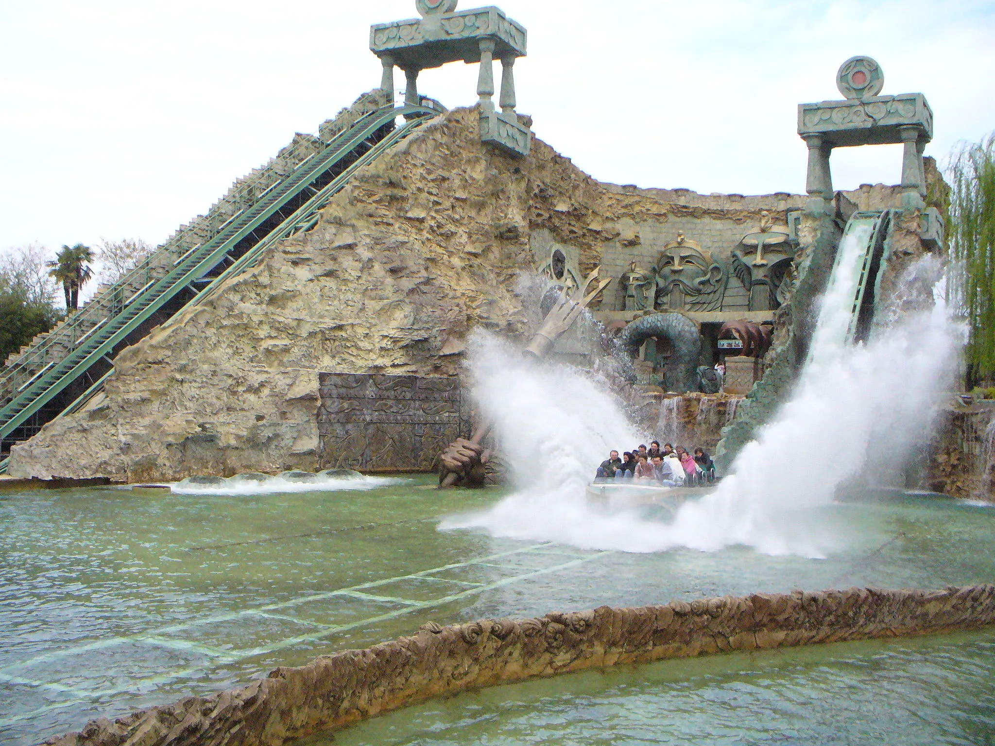 Photo showing: Fuga da Atlantide a Gardaland, la seconda discesa del percorso