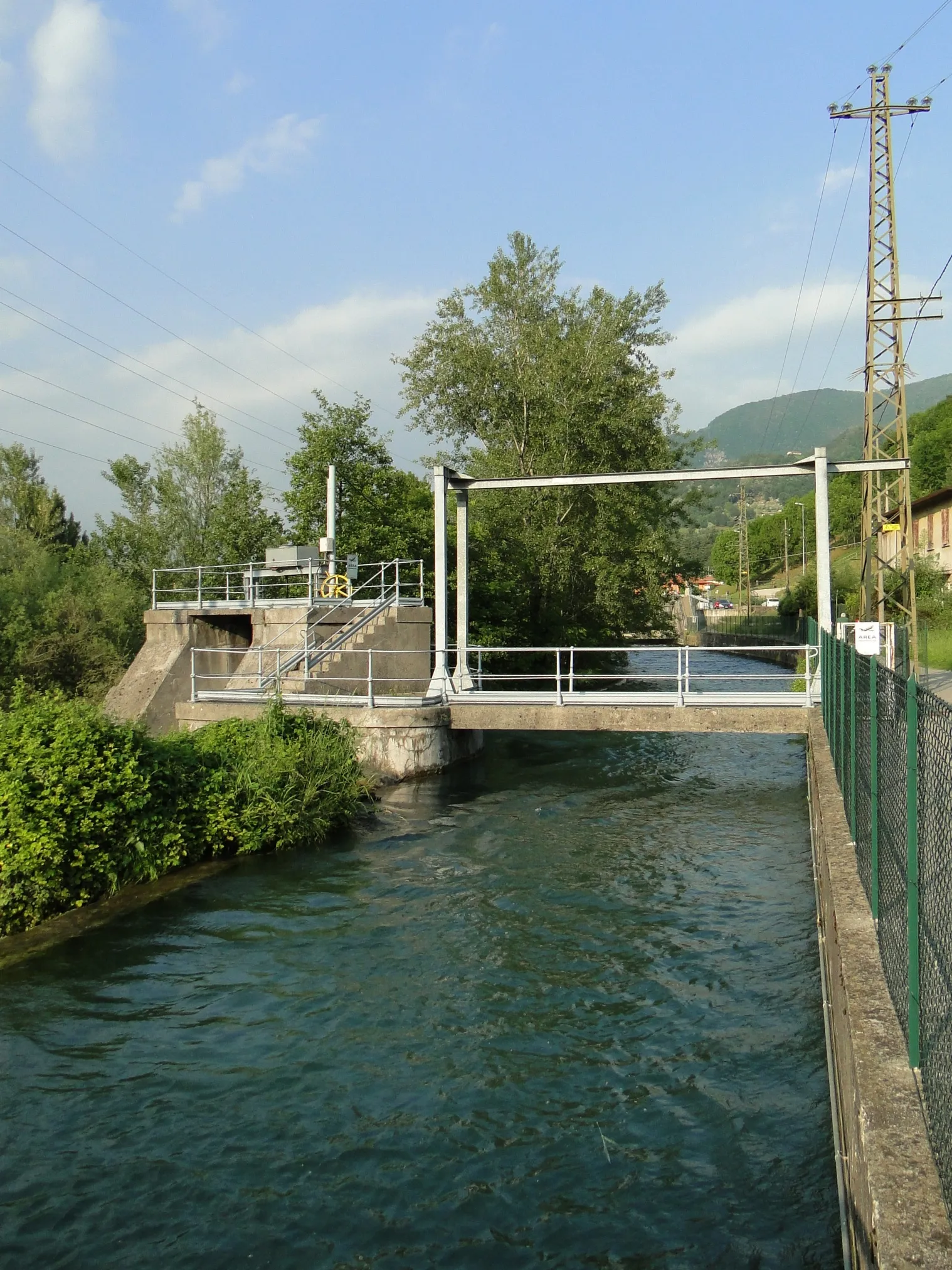 Photo showing: Gavarno di Nembro (BG), roggia Borgogna-Pradalunga