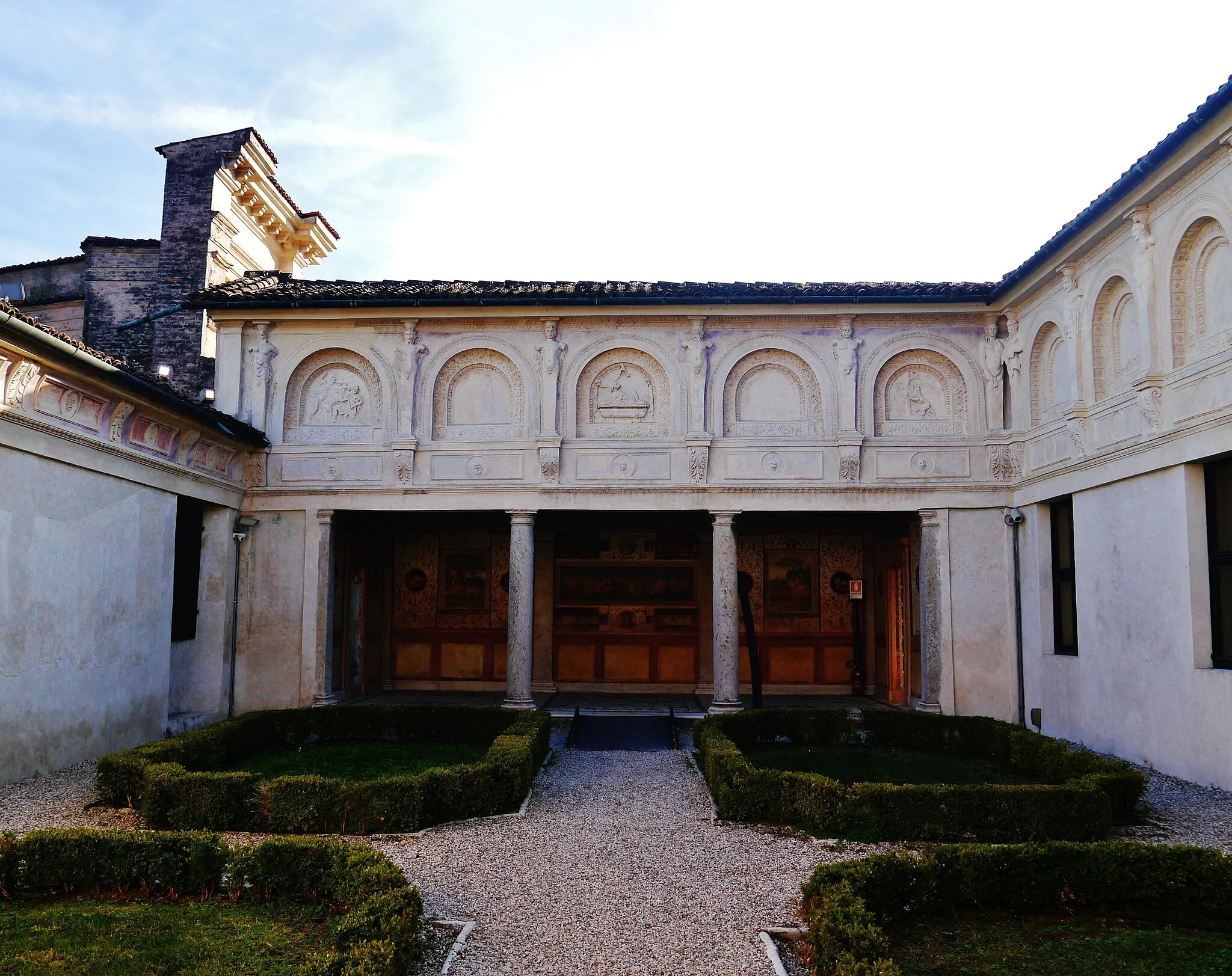 Photo showing: Secret Garden of the Te Palace, Mantua, Province of Mantua, Region of Lombardy, Italy