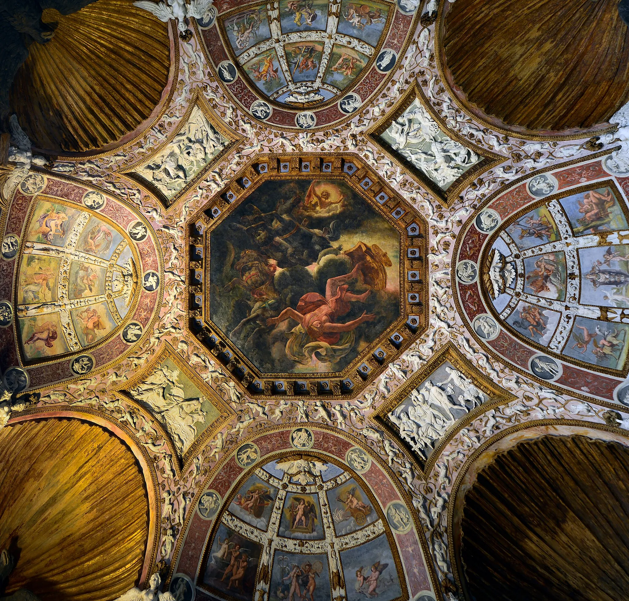 Photo showing: Ceiling of the Room of Eagles - The Fall of Phaethon, Palazzo Te (Mantua)