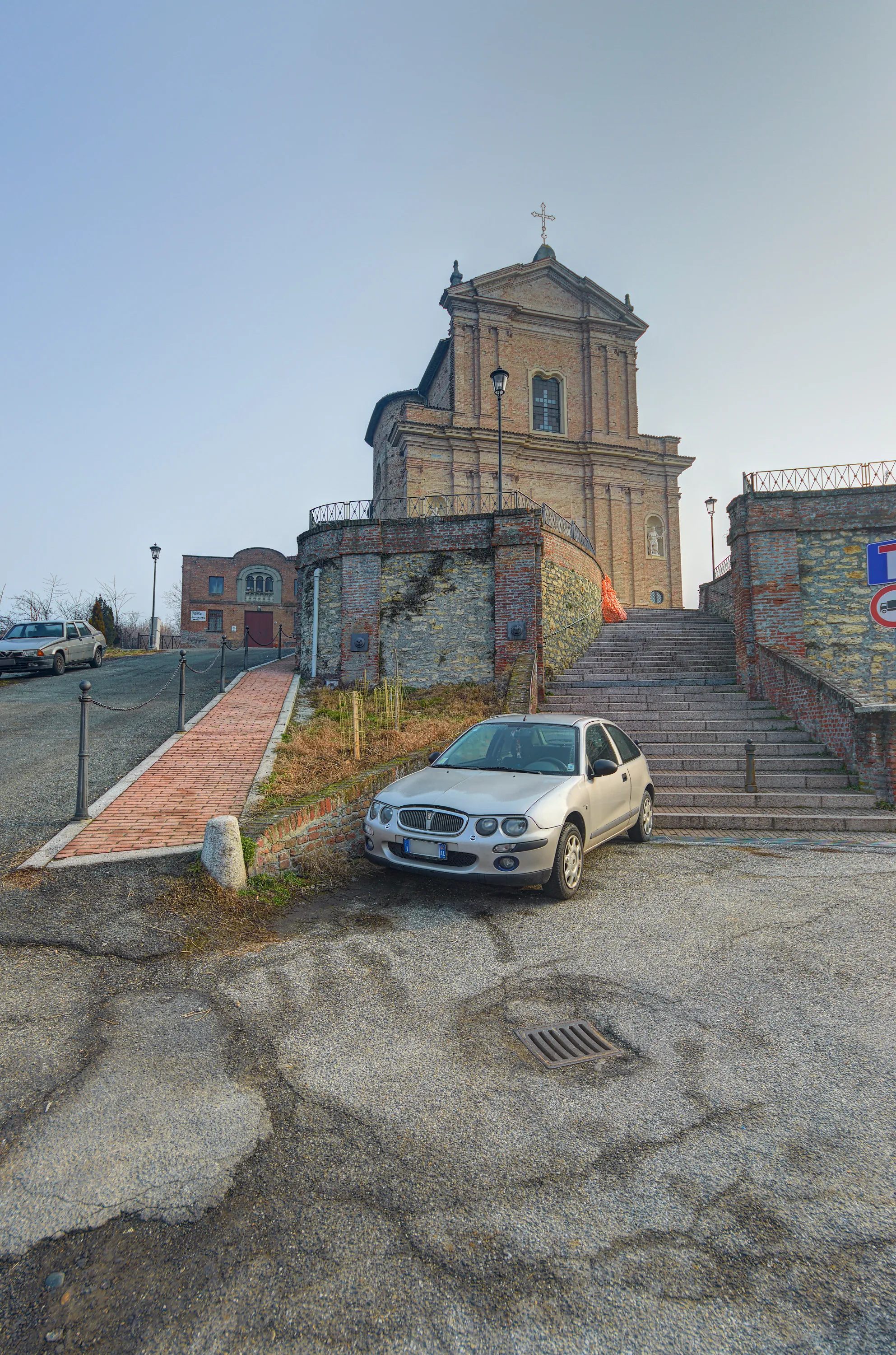 Photo showing: La scalinata che porta alla chiesa