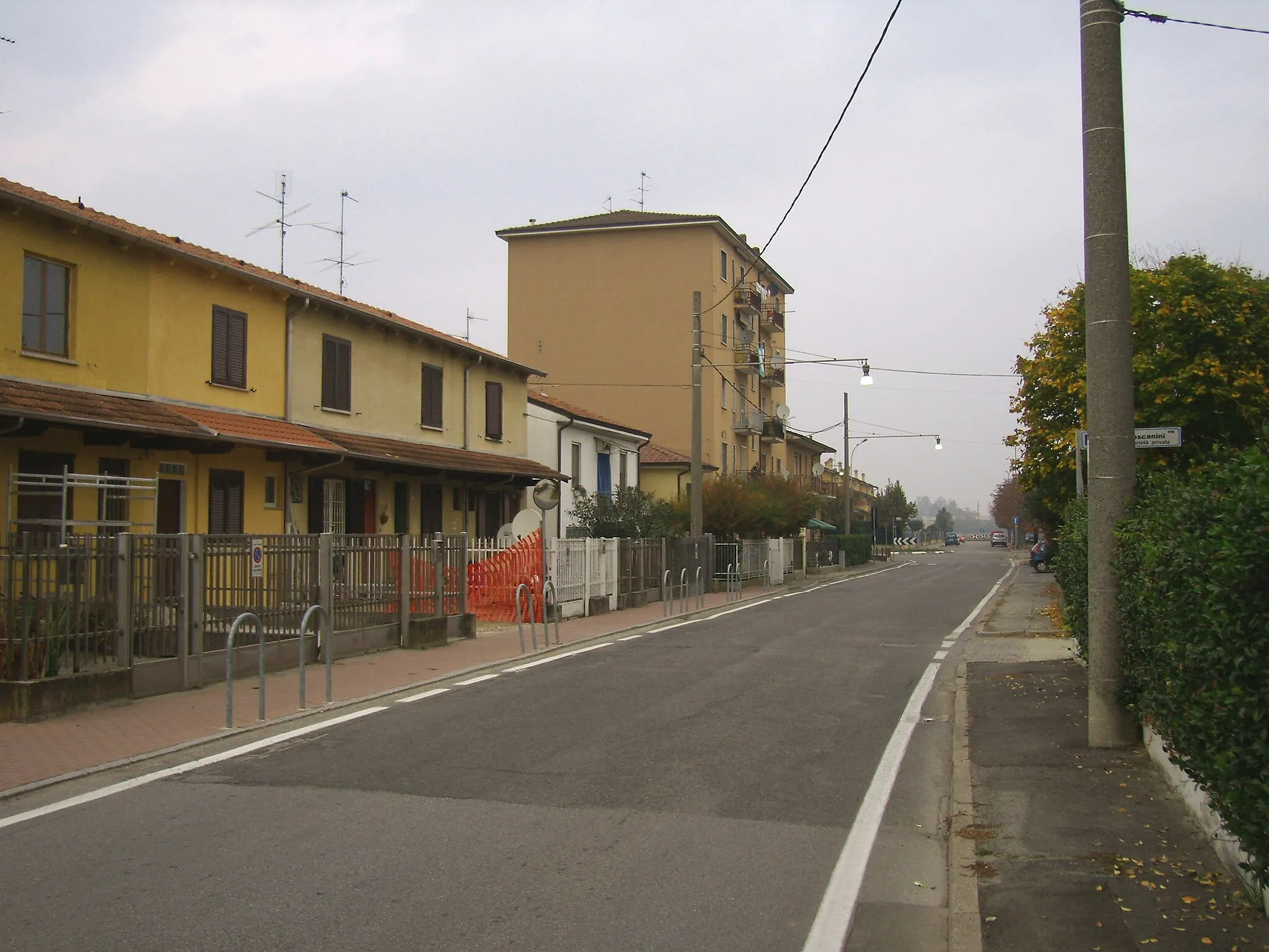 Photo showing: Via Guglielmo Marconi a Lavagna, frazione di Comazzo. La via è parte della strada provinciale 181.