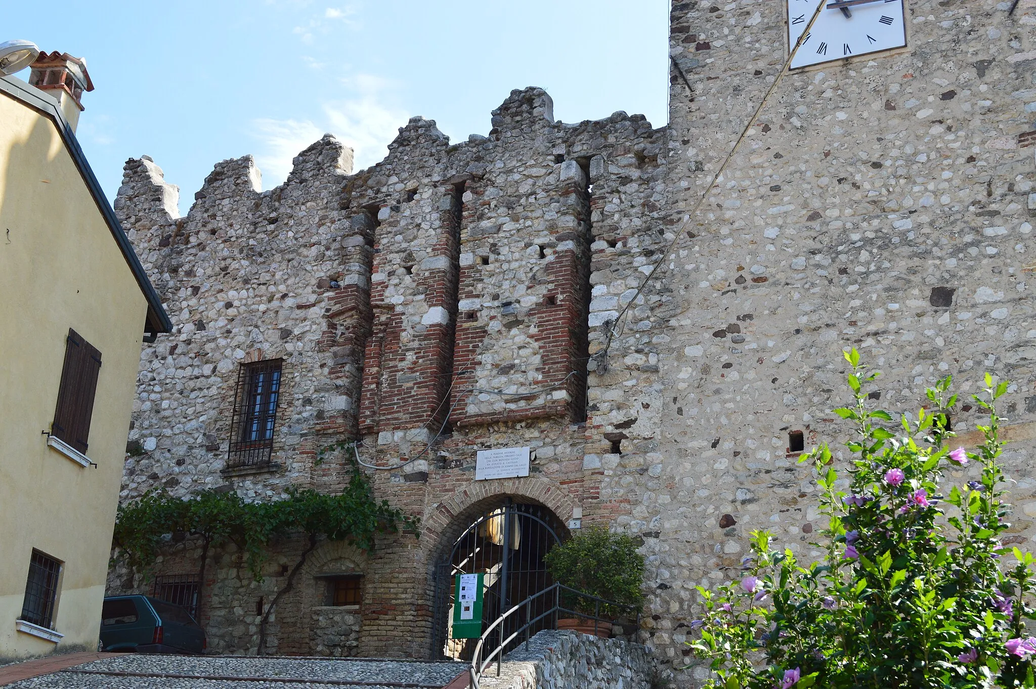 Photo showing: Panoramica dell'ingresso del Castello di Soiano del Lago (BS)