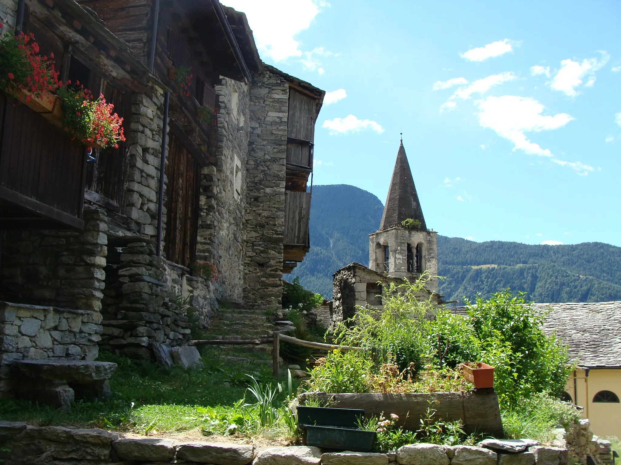 Photo showing: Savogno Chiesa e Stalle