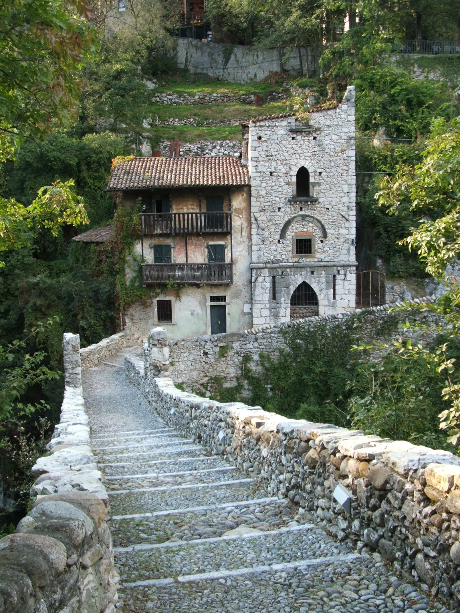 Photo showing: Ubiale Clanezzo, Bergamo, Italy - Attone bridge and customs house
