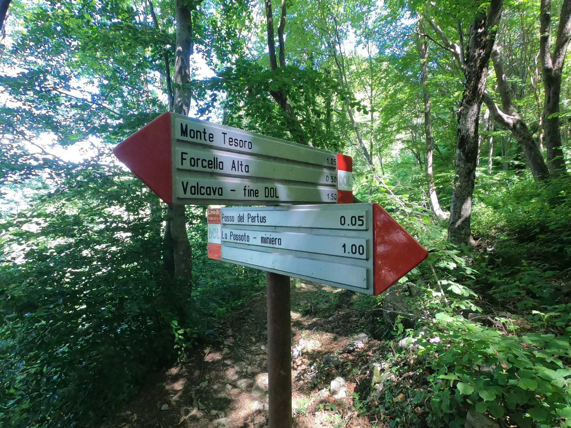 Photo showing: guidepost for openstreetmap