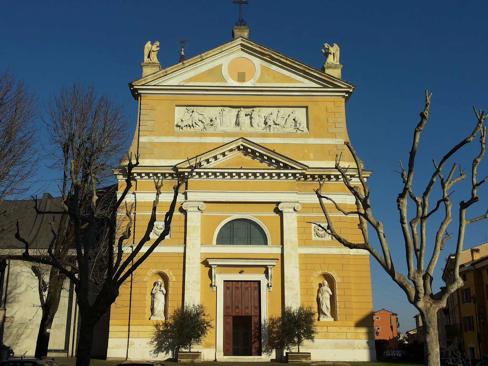 Photo showing: Facciata della chiesa di Santa Maria Maggiore di Bussolengo (provincia di Verona)